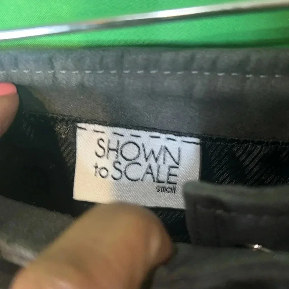 Shown to Scale Skirt size Small